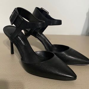 Nine West leather pump